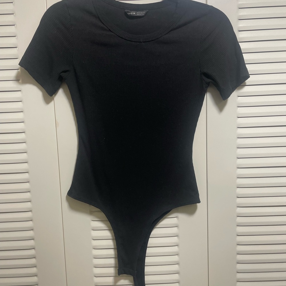 SHEIN Black Ribbed Bodysuit